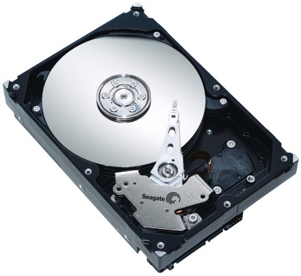 Seagate - первая компания, преодолевшая миллиардный рубеж по продажам жестких дисков.