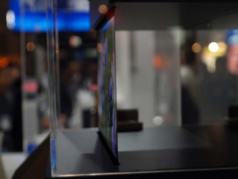 OLED-дисплей толщиной 0.3 мм