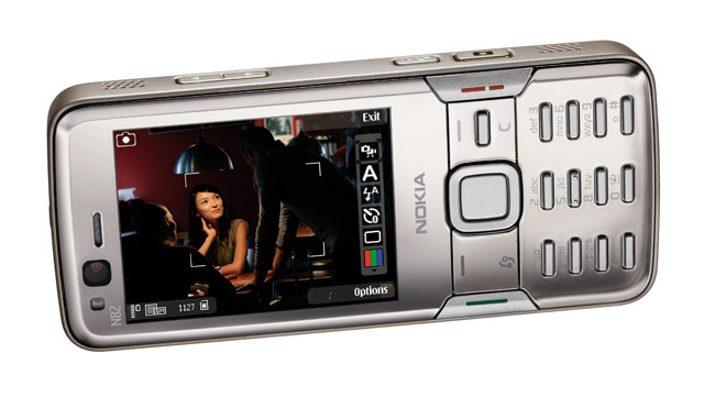 Nokia N82 представлена официально, цена известна, продажи начались